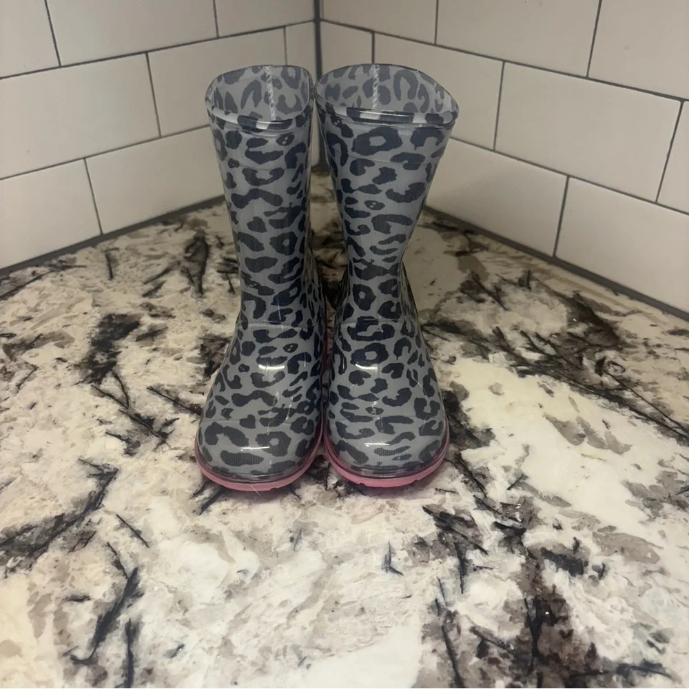Roma Gray Leopard Print Boots with Pink Soles